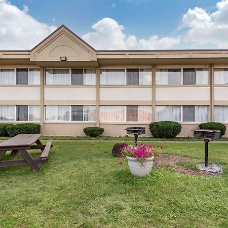 Quality Inn & Suites Vestal Binghamton Near University Экстерьер фото