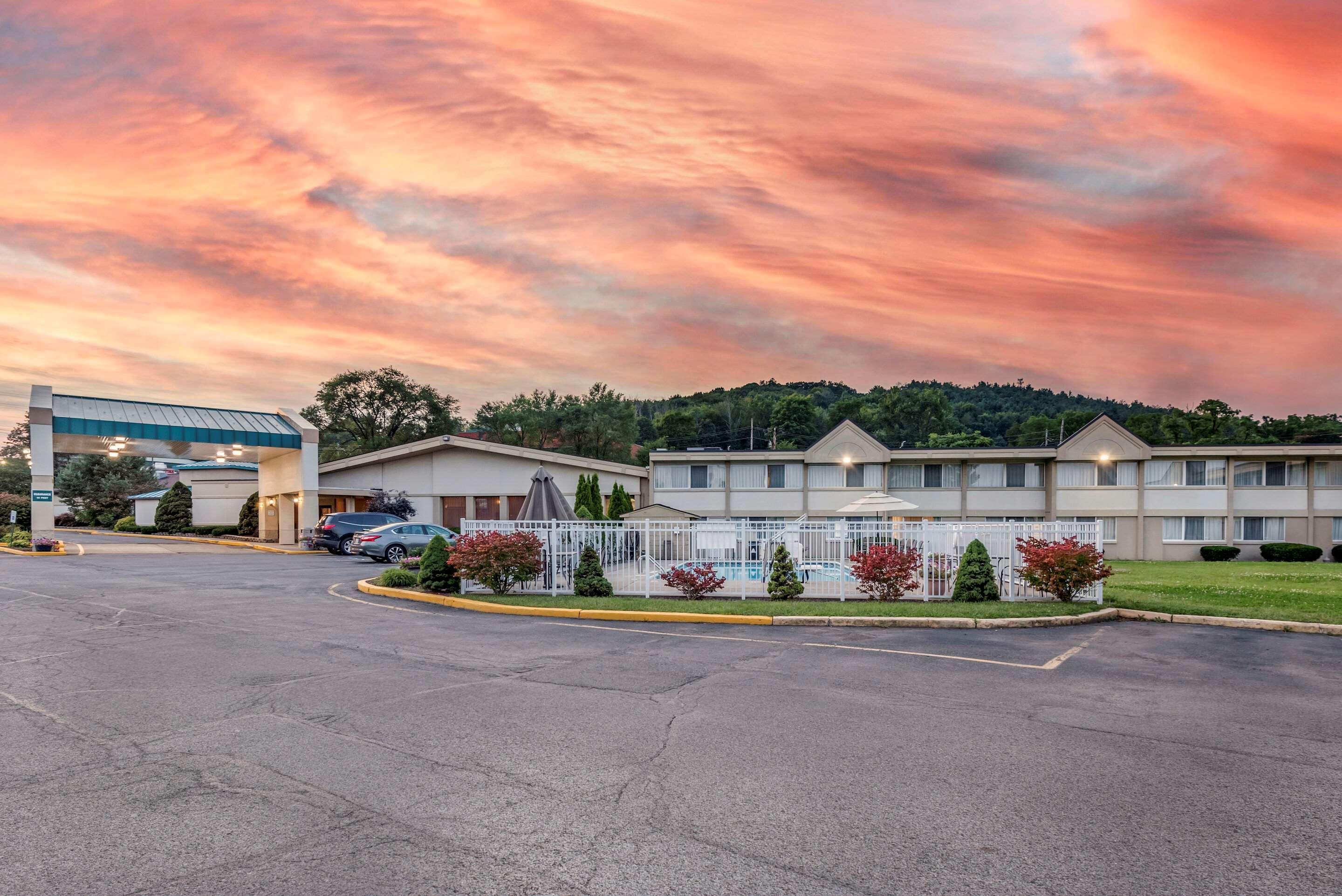 Quality Inn & Suites Vestal Binghamton Near University Экстерьер фото